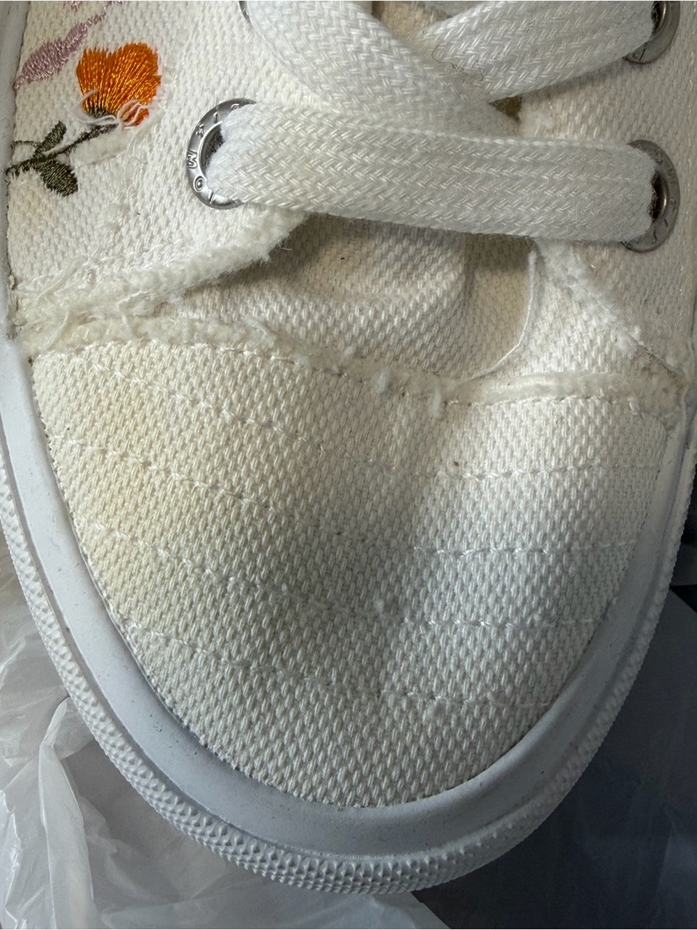 Blowfish White Canvas Sneakers with Floral Embroidery Size 8 cottagecore Beach - Picture 8 of 8